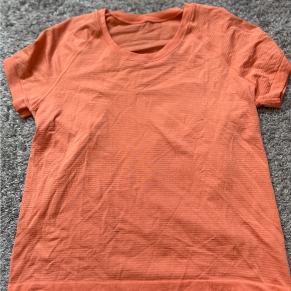 lululemon athletica Vibrant Orange Short Sleeve Tee - Picture 1 of 2
